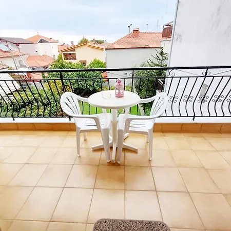 Intimate Olympus House Daire