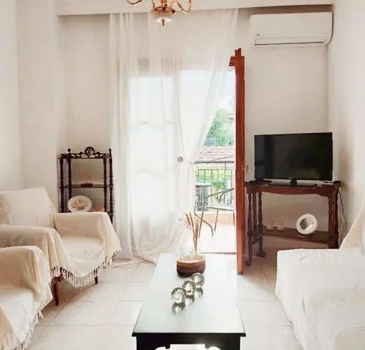 Intimate Olympus House *