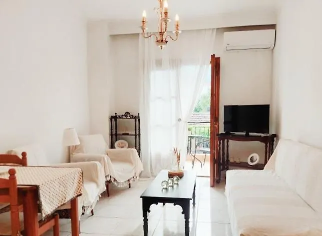 Intimate Olympus House Daire