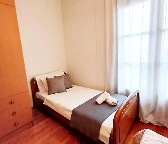 Intimate Olympus House Daire