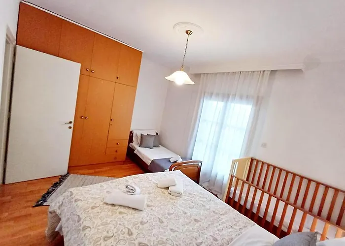 Intimate Olympus House *